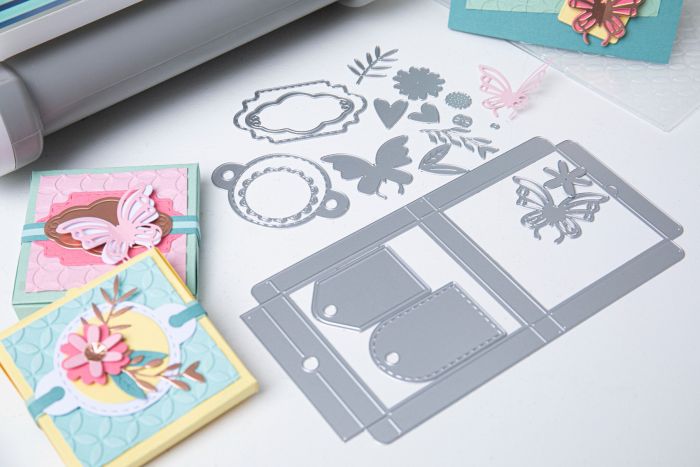 New Big Shot Plus Starter Kit  White & Gray - Sizzix